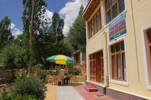 Zahrada ubytování Saichen Lamayuru Guest House + 7 fotografií