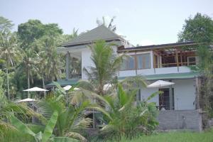 a white house with umbrellas in front of it at 4 bedroom villa aline in Marga