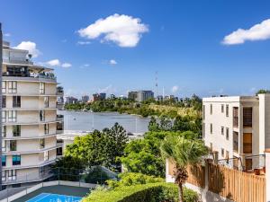 a view of the river from the balcony of a building at Riverside Heritage Château/Convenient/Free carpark in Brisbane