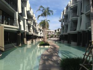 Bazén v ubytování Baan San Kraam nebo v jeho okolí