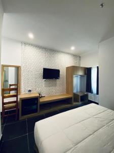 a hotel room with a bed and a television at Miền Tây Hotel in Can Tho