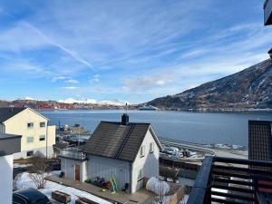 a view of a large body of water with houses at Villa Trollhaugen in Ankenes