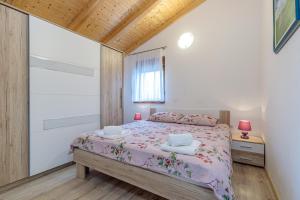 Postel nebo postele na pokoji v ubytování Pool & Spa House Betiga 2 - Happy Rentals