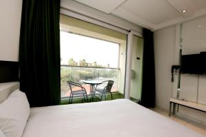 Postel nebo postele na pokoji v ubytování Hamdeok Beach Stay Jeju