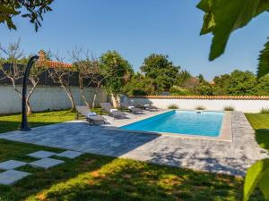 Bazén v ubytování Furlani Comfortable holiday residence nebo v jeho okolí