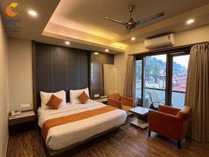 Ένα ή περισσότερα κρεβάτια σε δωμάτιο στο Comfort Inn Silver Arch Hotel, Mussoorie