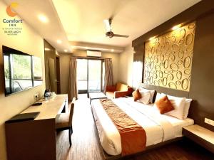 Ένα ή περισσότερα κρεβάτια σε δωμάτιο στο Comfort Inn Silver Arch Hotel, Mussoorie