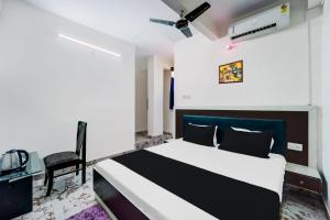 Katil atau katil-katil dalam bilik di OYO Flagship Hotel Savera Inn