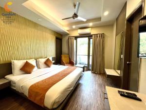 Ένα ή περισσότερα κρεβάτια σε δωμάτιο στο Comfort Inn Silver Arch Hotel, Mussoorie
