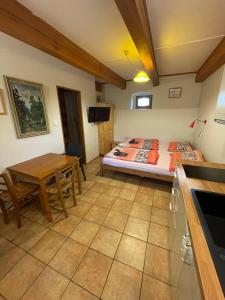 a small room with a bed and a table at Jihočeský Statek in Dynín