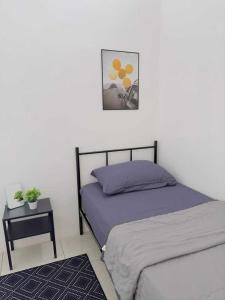 Ein Bett oder Betten in einem Zimmer der Unterkunft OYO Home 90978 Bq's Studio Homestay Bajet Alor Setar