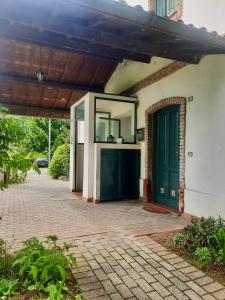 a house with a green door on a brick patio at Residenza Diana in Vicenza +5 photos