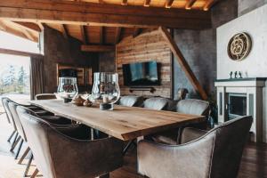 Televízia a/alebo spoločenská miestnosť v ubytovaní CHALET G12 - Mountain Luxury Apartments
