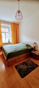 A bed or beds in a room at Sunny City Apartment - Steps from Graz Main Train Station