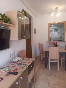 a kitchen and dining room with a table and a dining room at Jardines del Mar in Oropesa del Mar +6 photos