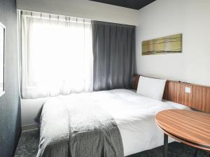 Postel nebo postele na pokoji v ubytování VESSEL INN NAMBA