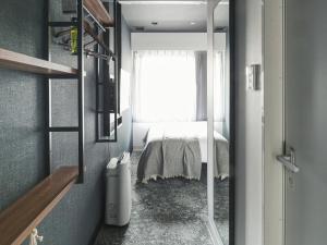 Postel nebo postele na pokoji v ubytování VESSEL INN NAMBA