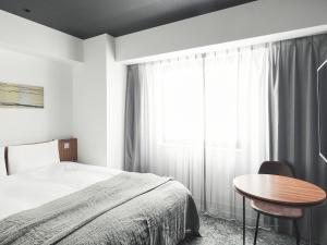 Postel nebo postele na pokoji v ubytování VESSEL INN NAMBA