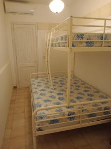 Двуетажно легло или двуетажни легла в стая в Casa Lido degli Angeli a 120m dal mare