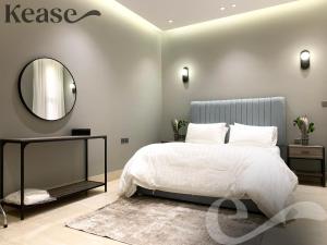 Kease Mughrizat C-12 Royal touch AZ56 tesisinde bir odada yatak veya yataklar