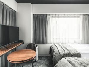 Postel nebo postele na pokoji v ubytování VESSEL INN NAMBA