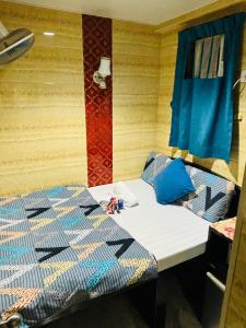 Un pat sau paturi într-o cameră la Philippine Hostel