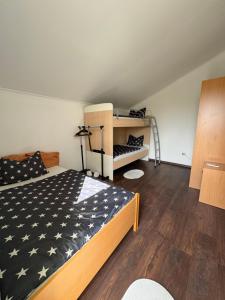 Postel nebo postele na pokoji v ubytování TRIBUNJ PRIVATE HOUSE
