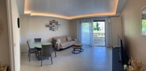 a living room with a couch and a table at Les Iris in Cavalaire-sur-Mer