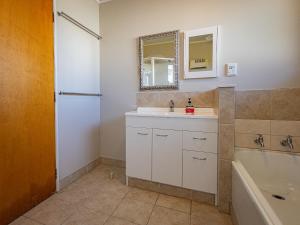 Ένα μπάνιο στο Mountain Snow Base - Ohakune Holiday Home +18 φωτογραφίες