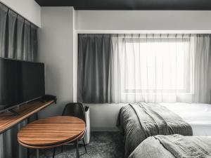 Postel nebo postele na pokoji v ubytování VESSEL INN NAMBA