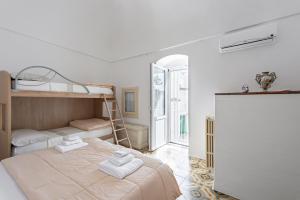 Ένα ή περισσότερα κρεβάτια σε δωμάτιο στο Casa Cenzina by Rentbeat