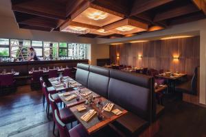 Posezení v ubytování Mövenpick Hotel Zürich-Regensdorf