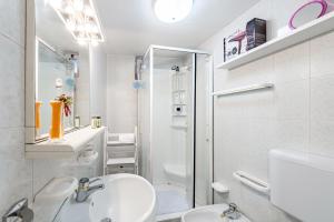 Ένα μπάνιο στο Casa Cenzina by Rentbeat +13 φωτογραφίες