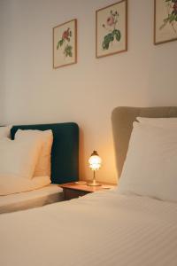 Säng eller sängar i ett rum på Cozy Garden Rooms