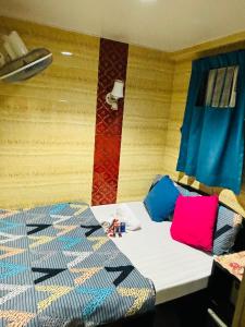 Un pat sau paturi într-o cameră la Philippine Hostel