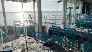 a restaurant with tables and chairs with a view of the water at Torre Subrosa, vasca in camera cromoterapia in Viterbo
