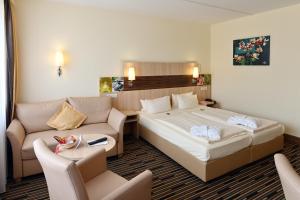 Postel nebo postele na pokoji v ubytování Kurpark-Hotel + 33 fotografií