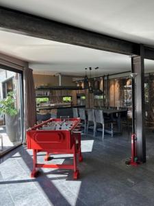 Gallery image of Maison -Jacuzzi -Patio -330M2 in Montrouge