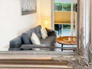 a mirror in a living room with a couch at FeWo Meeresflimmern An der Aue 6b Whg11 in Dahme