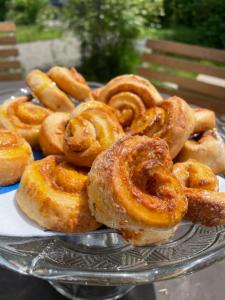a pile of pretzels on a plate on a table at Wunderbar.Bodensee & Alpenblick in Markdorf