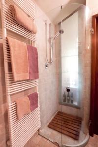 Een badkamer bij Loggia dei Maestri Comacini
