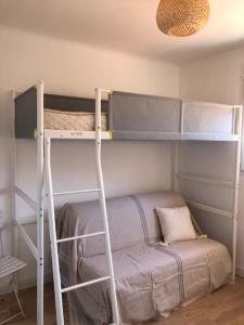 a room with two bunk beds and a couch at Appartement catalan coeur village-intégralement rénové in Argelès-sur-Mer
