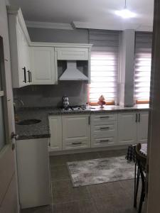 Η κουζίνα ή μικρή κουζίνα στο Sakin Köy Evi +10 φωτογραφίες