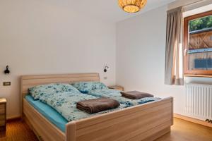 Rúm í herbergi á Gatscherhof Apt Abendrot