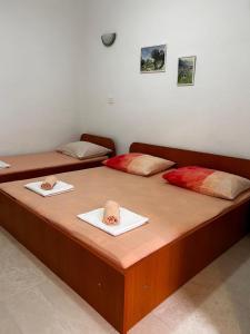 Postel nebo postele na pokoji v ubytování Apartments by the sea Podaca, Makarska - 4734