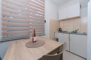 Kuchyň nebo kuchyňský kout v ubytování Apartments by the sea Podaca, Makarska - 4734