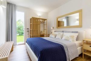 En eller flere senge i et værelse på Luxury Villa Turquoise road for Villasimius 50 m from the sea IUN S0573
