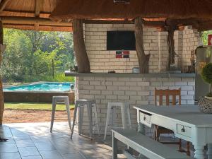 The swimming pool at or close to Simba Safaris African Pride Exotic Lodge