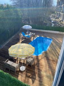 Výhled na bazén z ubytování Sapanca Gönül Sofram Hotel & Bungalow & Villas nebo okolí