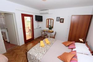 Postel nebo postele na pokoji v ubytování Apartments Frane